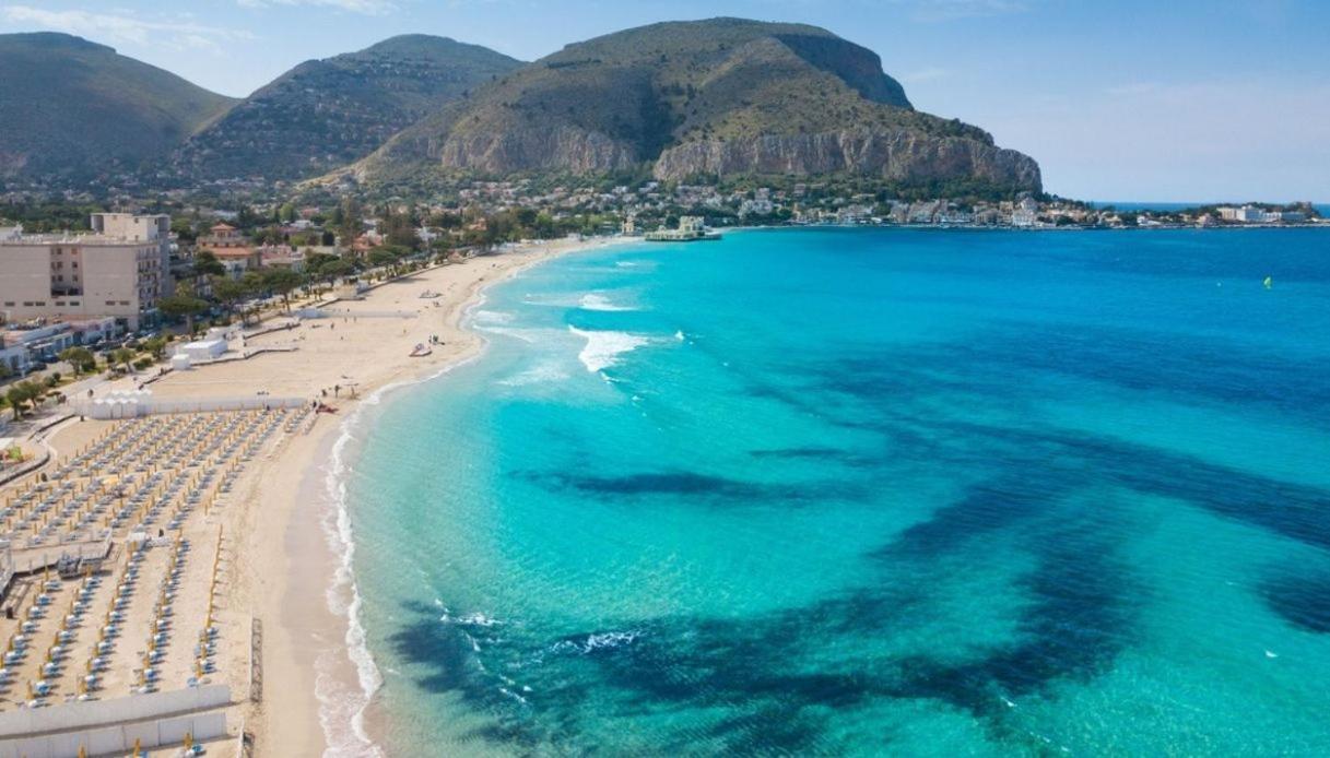 Casa Viola Elegante E Sul Mare Di Mondello Daire Palermo Dış mekan fotoğraf